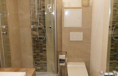 Thalkirchen - Obersendling - Forstenried - Furstenried - Solln Resort | 70 m² Private room ∙ 1 bedroom ∙ 1 guest