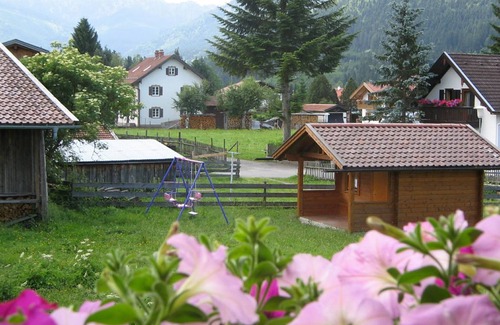 Saulgrub Apartment | 75 m² Apartment ∙ 2 bedrooms ∙ 5 guests