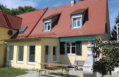 Munchen District Apartment | 75 m² Apartment ∙ 3 bedrooms ∙ 3 guests