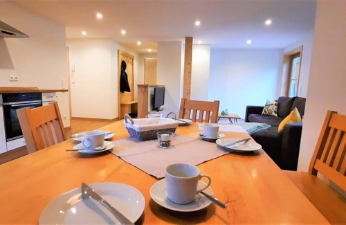 Thalkirchdorf Apartment | 75 m² Apartment ∙ 2 bedrooms ∙ 5 guests