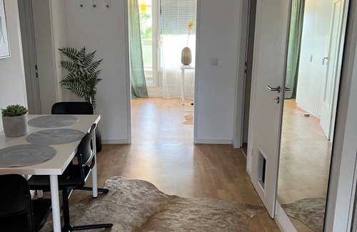 Munchen District Apartment | 85 m² Apartment ∙ 4 bedrooms ∙ 4 guests