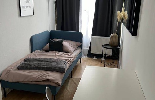 Munchen District Apartment | 85 m² Apartment ∙ 4 bedrooms ∙ 4 guests