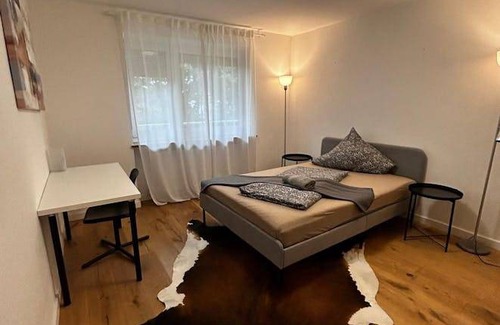 Industriebezirk Apartment | 90 m² Apartment ∙ 4 bedrooms ∙ 4 guests