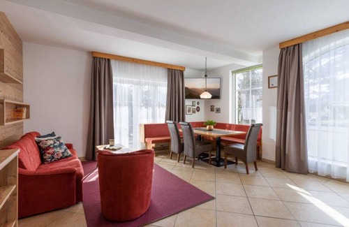 Stumm Apartment | 90 m² Apartment ∙ 2 bedrooms ∙ 10 guests