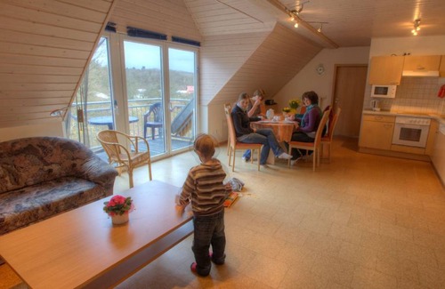 Sulzfeld Apartment | 90 m² Apartment ∙ 3 bedrooms ∙ 8 guests
