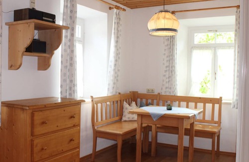 Schleching Apartment | 90 m² Apartment ∙ 2 bedrooms ∙ 4 guests