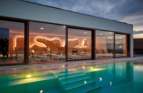 Hofenstetten Hotel | 92 m² Hotel ∙ 2 guests
