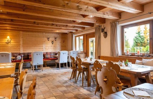 Seefeld in Tirol Apartment | 92 m² Serviced apartment ∙ 3 bedrooms ∙ 10 guests
