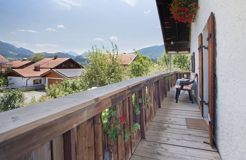 Fischbachau Apartment | "Almröserl" apartment with mountain view, balcony & Wi-Fi