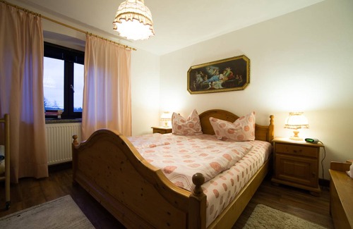 Kirchenlamitz Apartment | Apartment ∙ 1 bedroom ∙ 4 guests