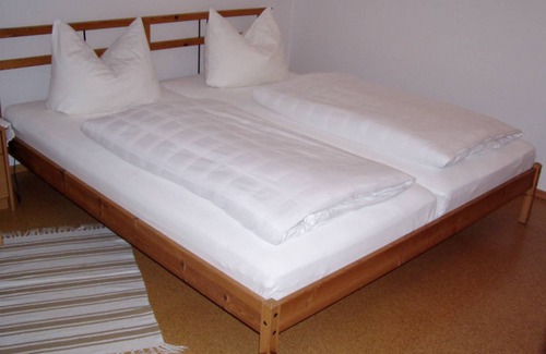 Wolfersdorf Apartment | Apartment ∙ 2 bedrooms ∙ 4 guests