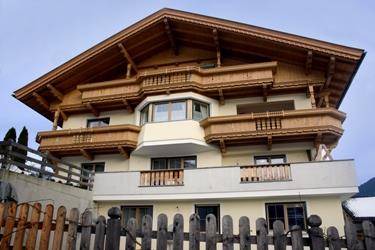 Kaltenbach Apartment | Apartment ∙ 4 bedrooms ∙ 10 guests
