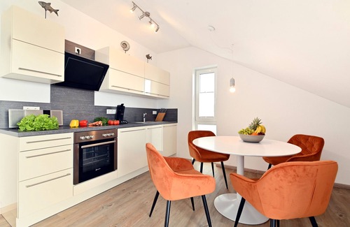 Wasserburg Apartment | Apartment 'Dinkelbach Traumblick 3 B' with Lake View, Balcony and Wi-Fi