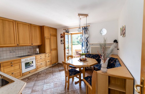 Oberschonau Apartment | Apartment Justine, 80sqm up to 4 persons, bathtub, large balcony and mountain view