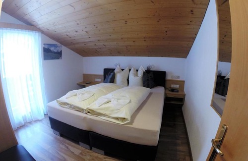 Pettneu am Arlberg Apartment | Appartement St Sebastian