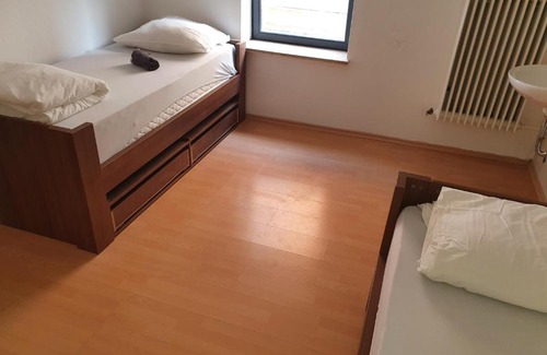 Hallbergmoos Hostel | Baarii Hostel - Hallbergmoos