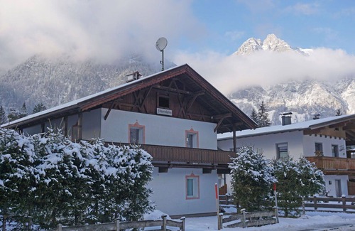 Weidach Apartment | Beautiful apartment for 5 guests with WIFI, TV, terrace and pets allowed