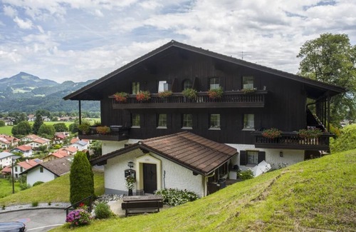 Oberaudorf Apartment | Charming vacation apartment in Inntal ,with microwave,wifi,for2-4 guests,on 2 floors/15