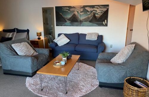 Fernhill Apartment | Comfortable Mountain View Studio