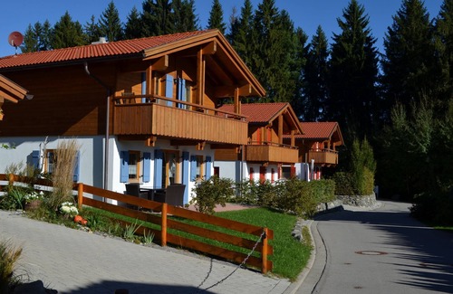 Lechbruck House | Comfortable vacation home with fireplace, balcony and garden near Lechbruck am See