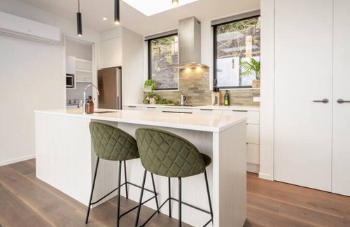 Fernhill House | Crystal Waters- Suite 1