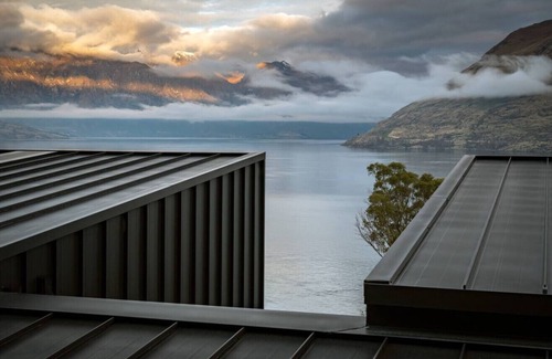 Fernhill House | Crystal Waters- Suite 1