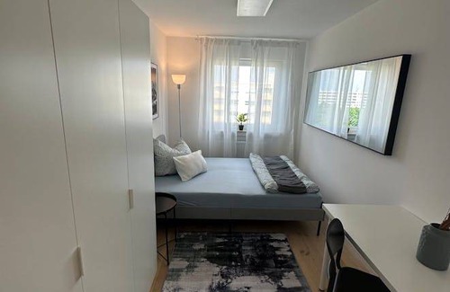 Furstenried-West Resort | 200 m² Private room ∙ 1 bedroom ∙ 1 guest