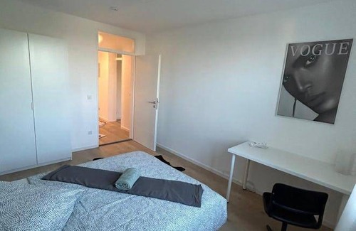Furstenried-West Resort | 200 m² Private room ∙ 1 bedroom ∙ 1 guest