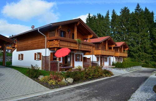Lechbruck House | Detached vacation home with fireplace, balcony and garden in the Via Claudia vacation village