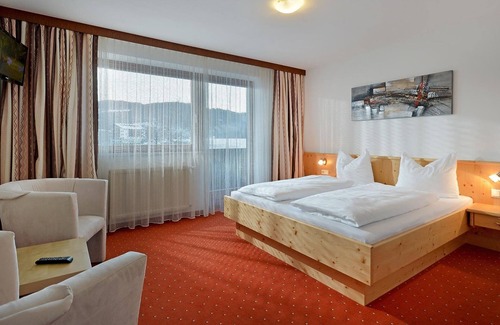 Itter Apartment | Double room with shower, toilet - Hotel Edelweiss