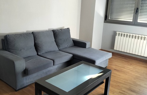 Villamediana de Iregua Apartment | Family apartment 5' from the center of Logroño, with swimming pool and playground.