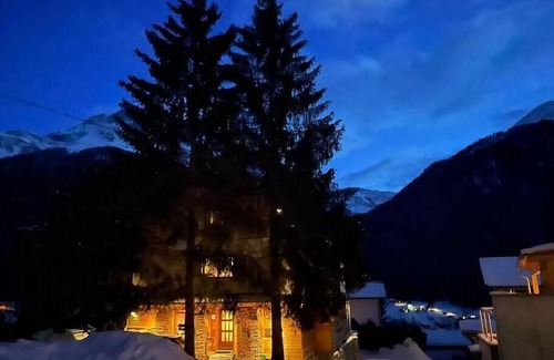 Pettneu am Arlberg Apartment | ☆ FavoriteStays Comfort Apartment with Terrace