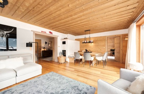 Pettneu am Arlberg Apartment | ☆ FavoriteStays Premium Apartment with balcony