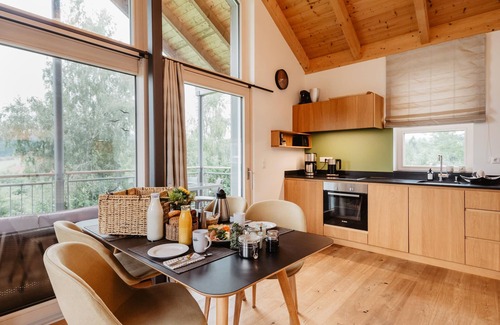 Bohmzwiesel Apartment | Ferienchalet mit großer überdachter Veranda mit Lounge Möbel