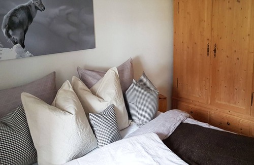 Schwob Apartment | Ferienwohnung Steinbock, 3 bis 6 Personen, 98 qm, 3 Schlafzimmer, Balkon, separater Eingang