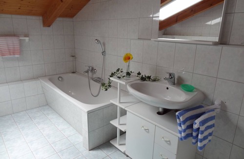 Schoenau am Koenigssee Apartment | Ferienwohnung Nr. 2, 2-4 Personen, 55 qm, mit extra Schlafzimmer, Wohn-/Schlafraum und Balkon