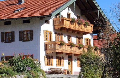 Frasdorf Apartment | Ferienwohnung bis 4 Personen, Bauernhof, 50 qm, Balkon, 2 Schlafzimmer, Wohnküche, SAT-TV= Edelweißzimmer
