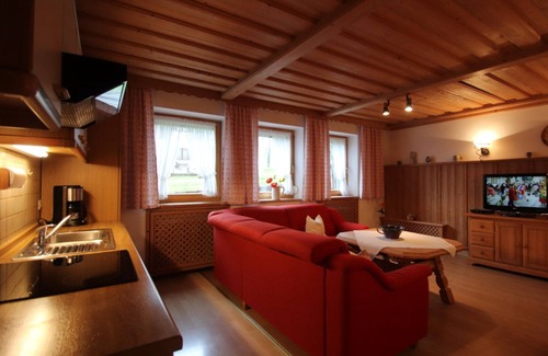 Eck Apartment | Ferienwohnung "Hochfelln" mit Freisitz für 4 Personen, 2 Schlafzimmer, große Terrasse, 90 m²