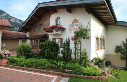 Eck Apartment | Ferienwohnung "Hochfelln" mit Freisitz für 4 Personen, 2 Schlafzimmer, große Terrasse, 90 m²