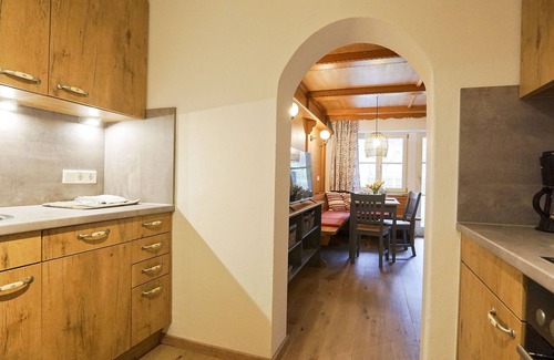 Bad Feilnbach Apartment | Ferienwohnung "Mirabelle" barrierefrei, 60 qm bis 4 Personen, Erdgeschoss, 2 separate Schlafzimmer, Südterrasse.