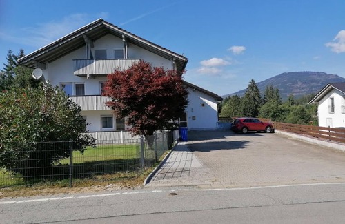 Lehen Apartment | Ferienwohnung mit Grillmöglichkeit im Garten und Gästekarte des GUTI-System