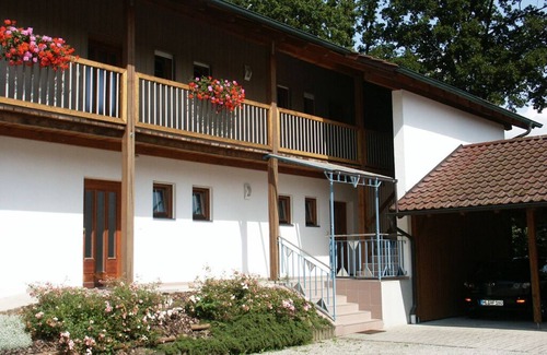 Bad Birnbach Apartment | Ferienwohnung Nr. 2 | Großzügige Ferienwohnung mit Kachelofen