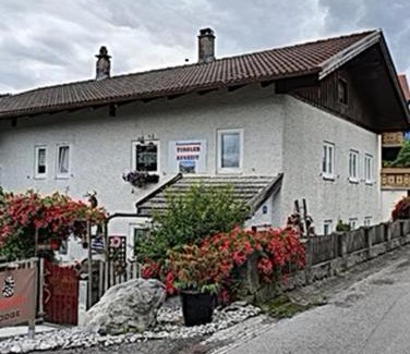 Hoefen Apartment | Ferienwohnung Tiroler Auszeit & Whirlpool