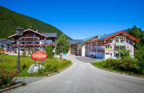Bischofswiesen Apartment | Hochkalter für 2-4 Pers., ca. 120 m², 2 Schlafzimmer, Wohnzimmer mit integr. Küche, Bad mit Dampfdusche u. Whirlp