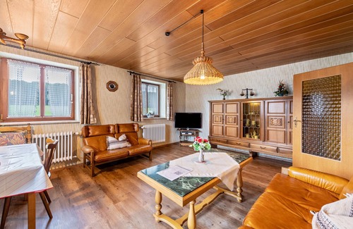 Unterallgau Apartment | Holiday Apartment 'Zur-Terrassen-Wohnung' with Terrace & Wi-Fi