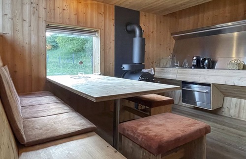 Lienz House | Holiday Home 'Ufogel' with Mountain View, Wi-Fi and Air Conditioning