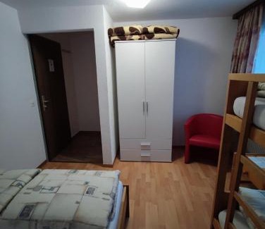 Saas-Balen Hostel | Holiday House Lärchenheim