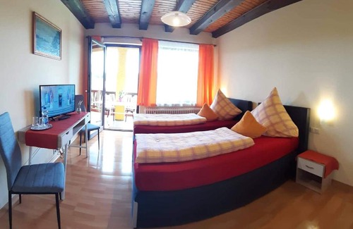 Walkertshofen Hostel | Hotel Burgberg