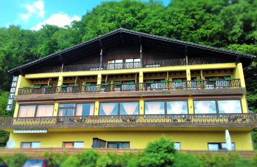 Walkertshofen Hostel | Hotel Burgberg