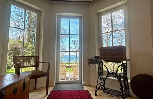Wasserburg House | House on the lake - Absolute rarity, cozy house with private lake access